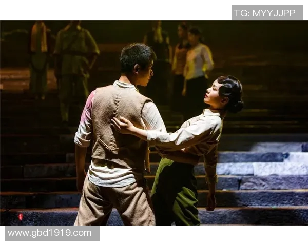 重庆街舞队的蜕变之旅:从街头表演到艺术舞台的成长记录 重庆街舞队的蜕变之旅:从街头表演到艺术舞台的成长记录