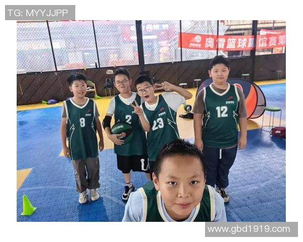 余嘉豪的成长之路与篮球梦想的追逐之旅