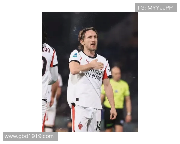 莫德里奇：足球场上的艺术家与战术大师如何引领球队走向辉煌