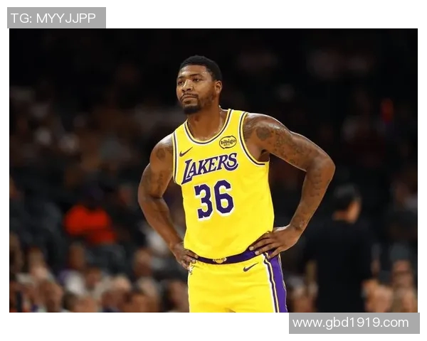 马库斯斯马特的篮球之路与领导力发展探讨